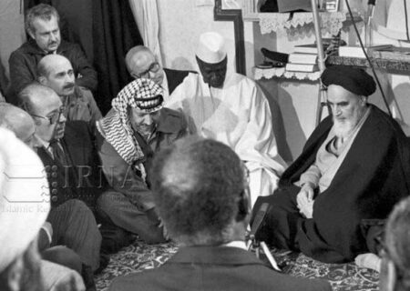 امام خمینی: قدرت مجموع منطقه کمتر از نیمی از قدرت شاه نیست / سران عرب از شاه مخلوع برای آمریکا بی ارزش ترند