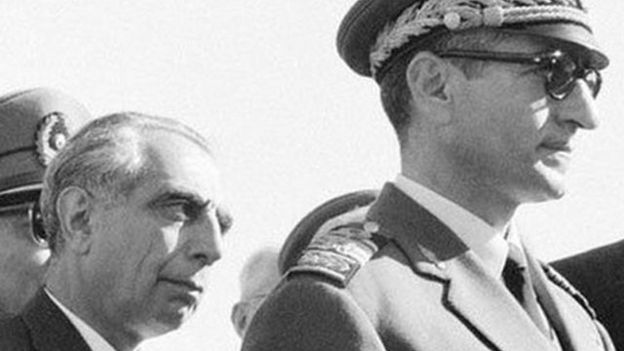 علی امینی نخست وزیر: گرفتاری های مالی کشور باعث ناراحتی کارمندان شده است/ خارجیانی که به ایران می آیند فکر می کنند اصلا در ایران نمی خواهند کاری انجام شود!/اگر مجلس تعطیل است قوه قضائیه کار خود را می کند/ اشخاص کاردان و کارآمد در مملکت زیاد نبوده و در مصدر امور نیز نیستند!