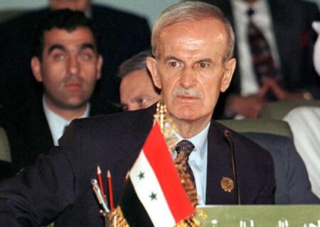 رئیس جمهور سوریه : جز مزدوران سیا و اسرائیل علیه ایران نمی جنگند/ این جنگ، جنگ عراق و اعراب نیست جنگ آمریکا و اسرائیل با ایران است/ مقایسه جالب اسد از وضعیت روابط ایران و عراق در زمان شاه و انقلاب اسلامی!